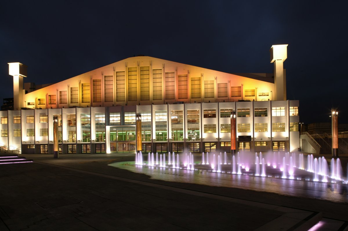 Exterior Image of the SSE Arena at Wembley at night