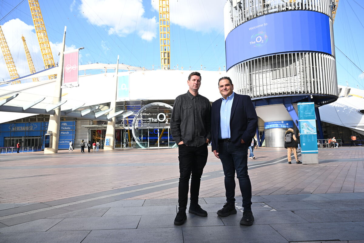 Gareth Griffiths, Director of Partnerships and Sponsorship at Virgin Media O2 (l) and Paul Samuels, President of Global Partners