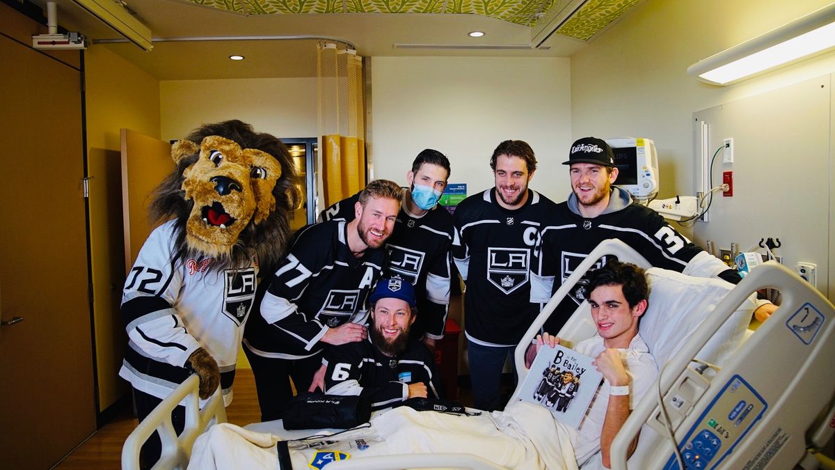 LA Kings Make Annual Team Visit to Children's Hospital Los Angeles