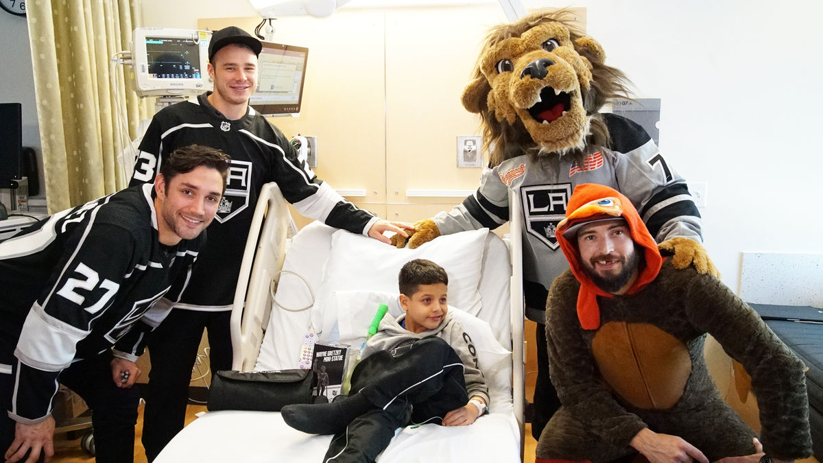 LA Kings Make Annual Team Visit to Children's Hospital Los Angeles