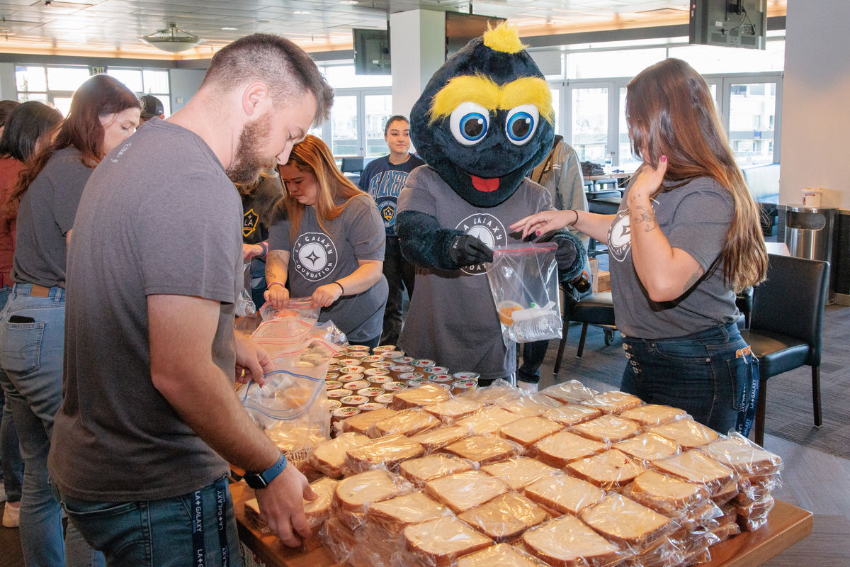 LA Galaxy mascot Cozmo joins LA Galaxy employees and fans to make sandwiches for women at the Downtown Women's Center.