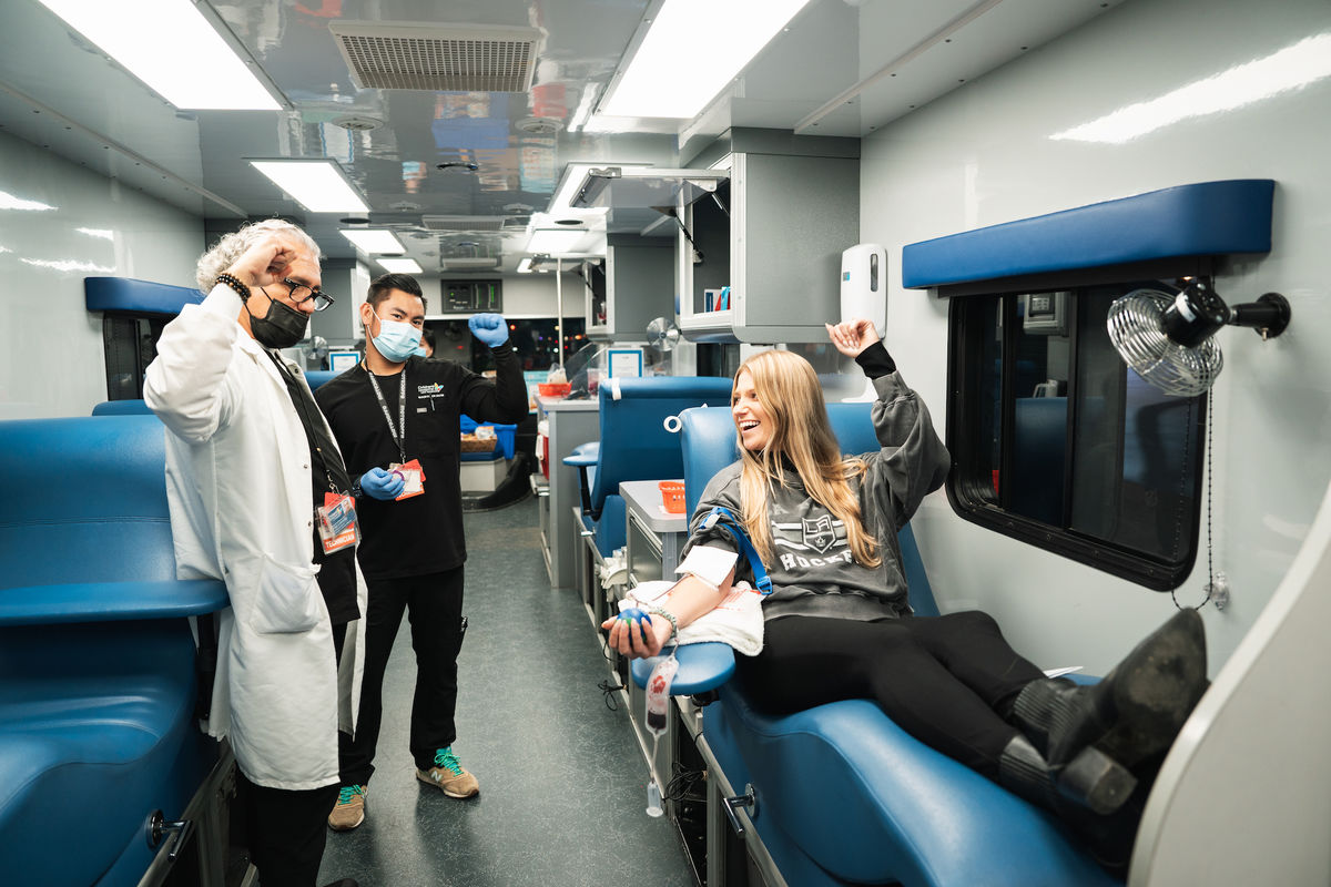 LA Kings fan donates blood