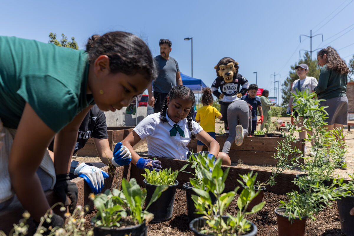 LA Kings and Grades of Green Team Up To Create Vital Green Spaces for Students Through Adopt-A-School Program