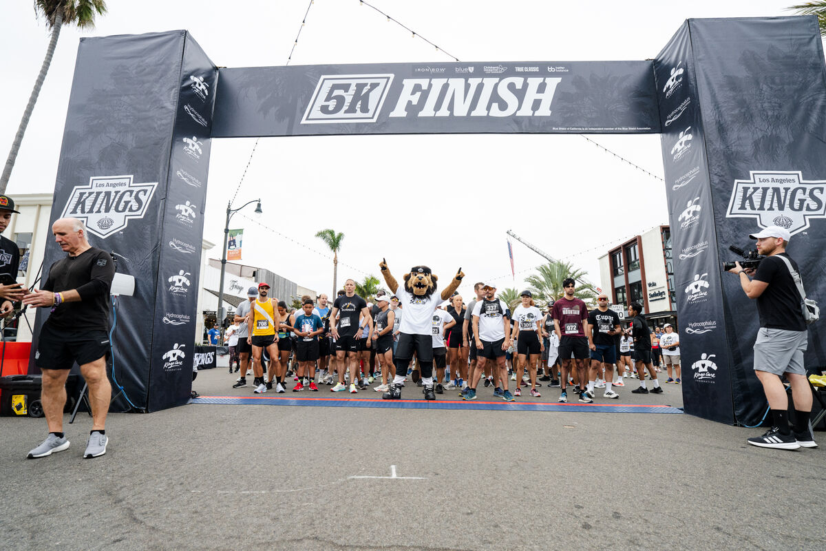 LA Kings Raise Thousands for Kings Care Foundation in South Redondo Beach