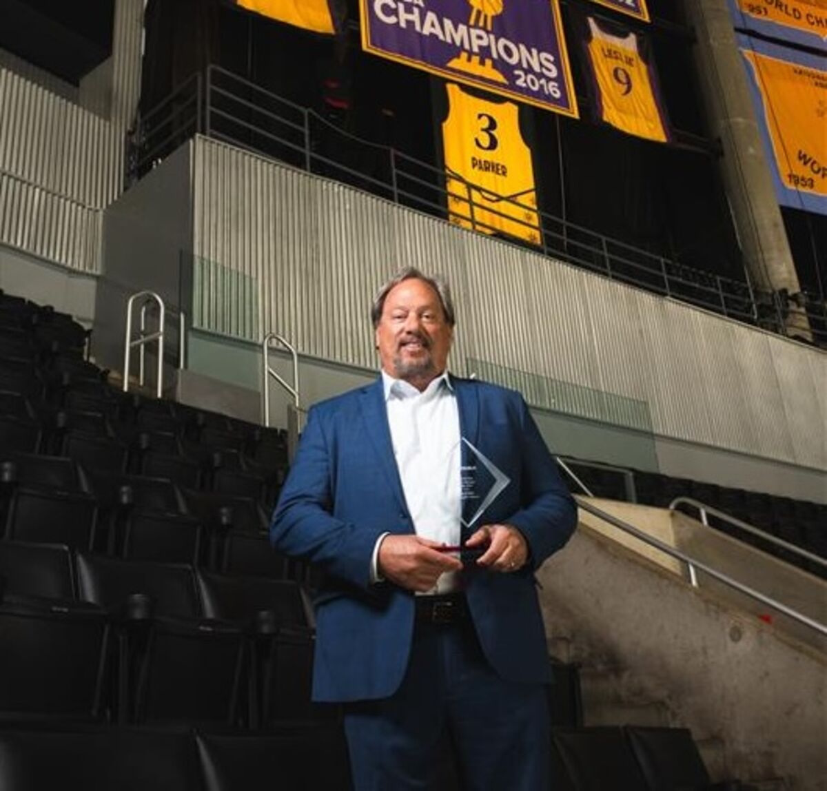 Crypto.com Arena’s Vice President of Security Ron Little Recognized as the 2025 WNBA Venue Manager of the Year