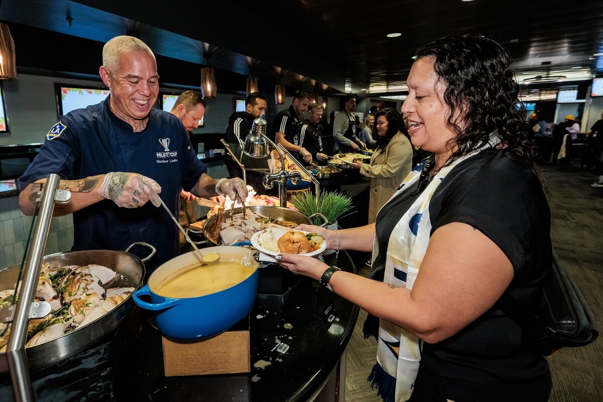 AEG Spreads Joy and Holiday Spirit Through Thanksgiving Events