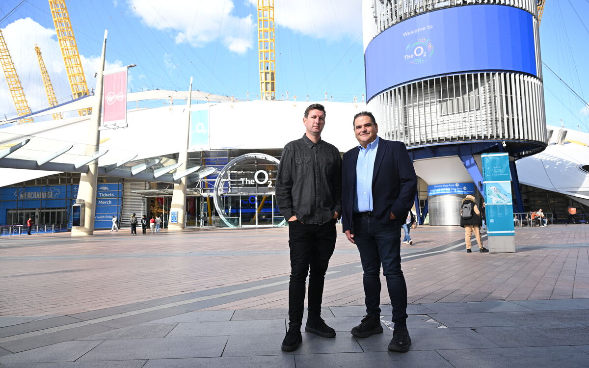 Gareth Griffiths, Director of Partnerships and Sponsorship at Virgin Media O2 (l) and Paul Samuels, President of Global Partners