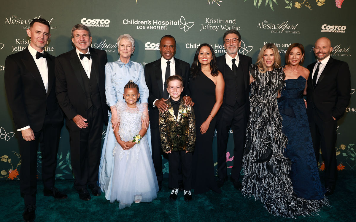 Children’s Hospital Los Angeles' Courage to Care Award presenters and honorees. (L-R) Actor Colin Hanks, CHLA President and Chief Executive Officer Paul S. Viviano, Actress Jamie Lee Curtis, former professional boxer Sugar Ray Leonard, AEG's Chief External Affairs Officer Martha Saucedo, television producer and writer Chuck Lorre, radio personality Ellen K, television reporter and host Lisa Joyner and actor Jon Cryer.