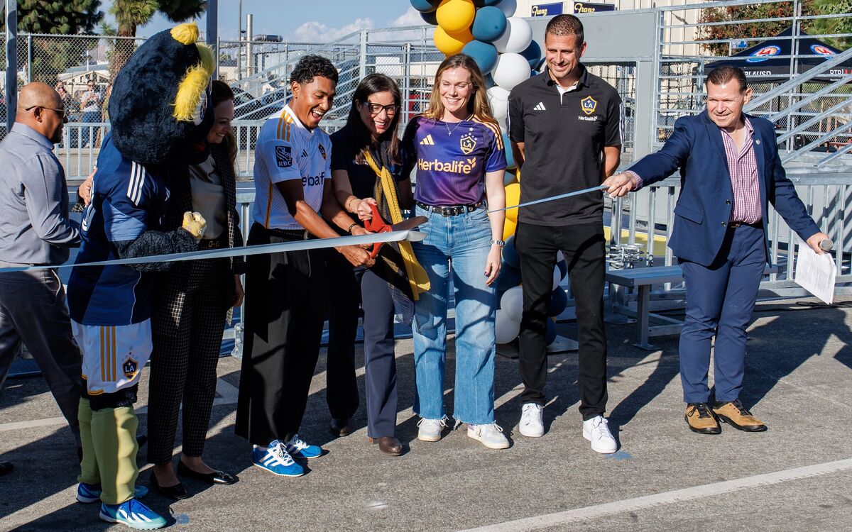 LA Galaxy, Herbalife, LAUSD, and U.S. Soccer Foundation Unveil New Mini Pitch at Ricardo Lizarraga Elementary School