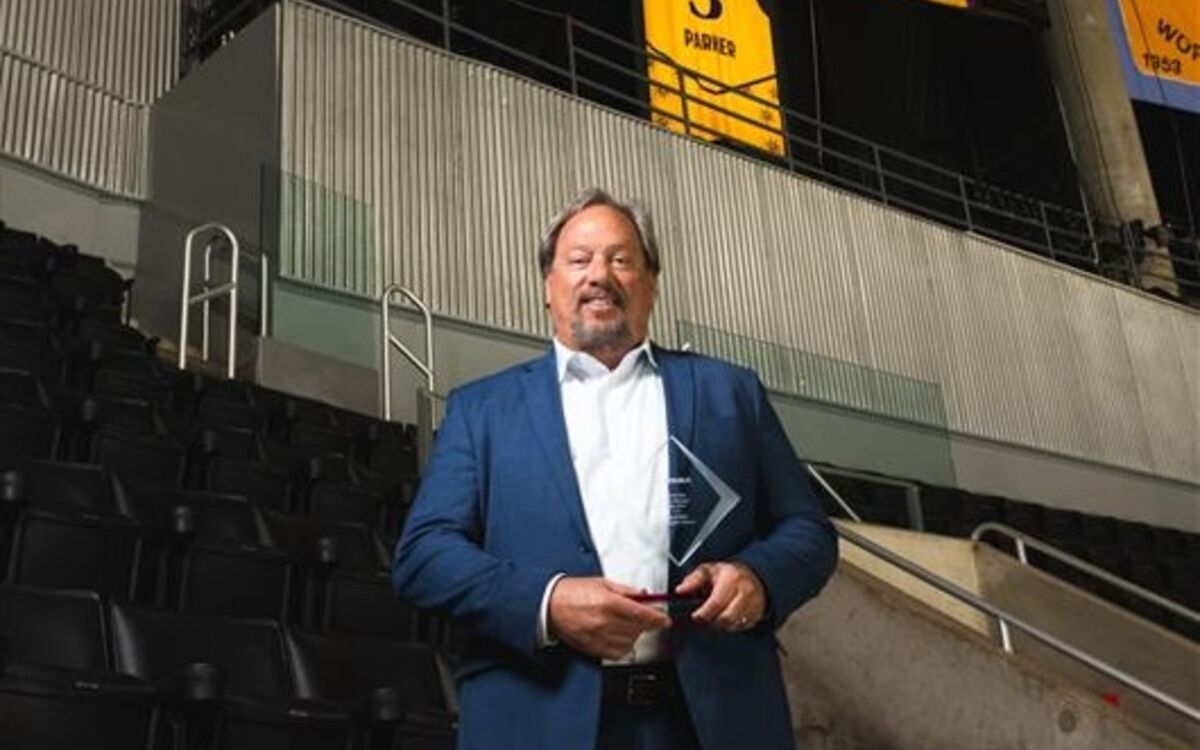 Crypto.com Arena’s Vice President of Security Ron Little Recognized as the 2025 WNBA Venue Manager of the Year
