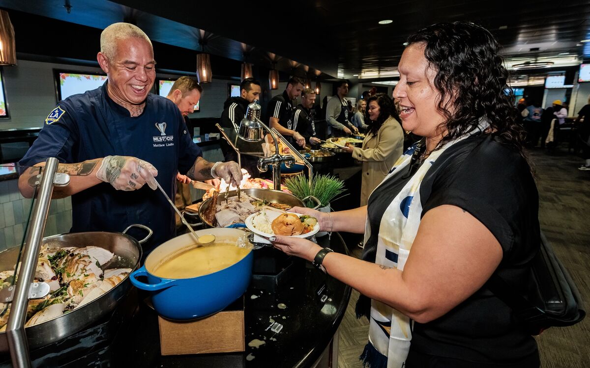 AEG Spreads Joy and Holiday Spirit Through Thanksgiving Events