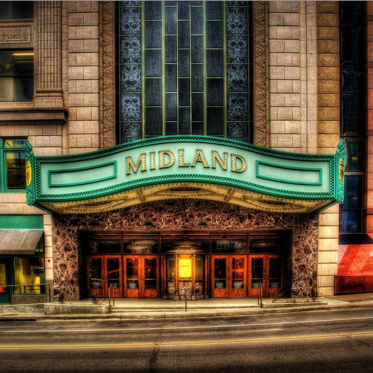 Exterior image of Arvest Bank Theatre at Midland