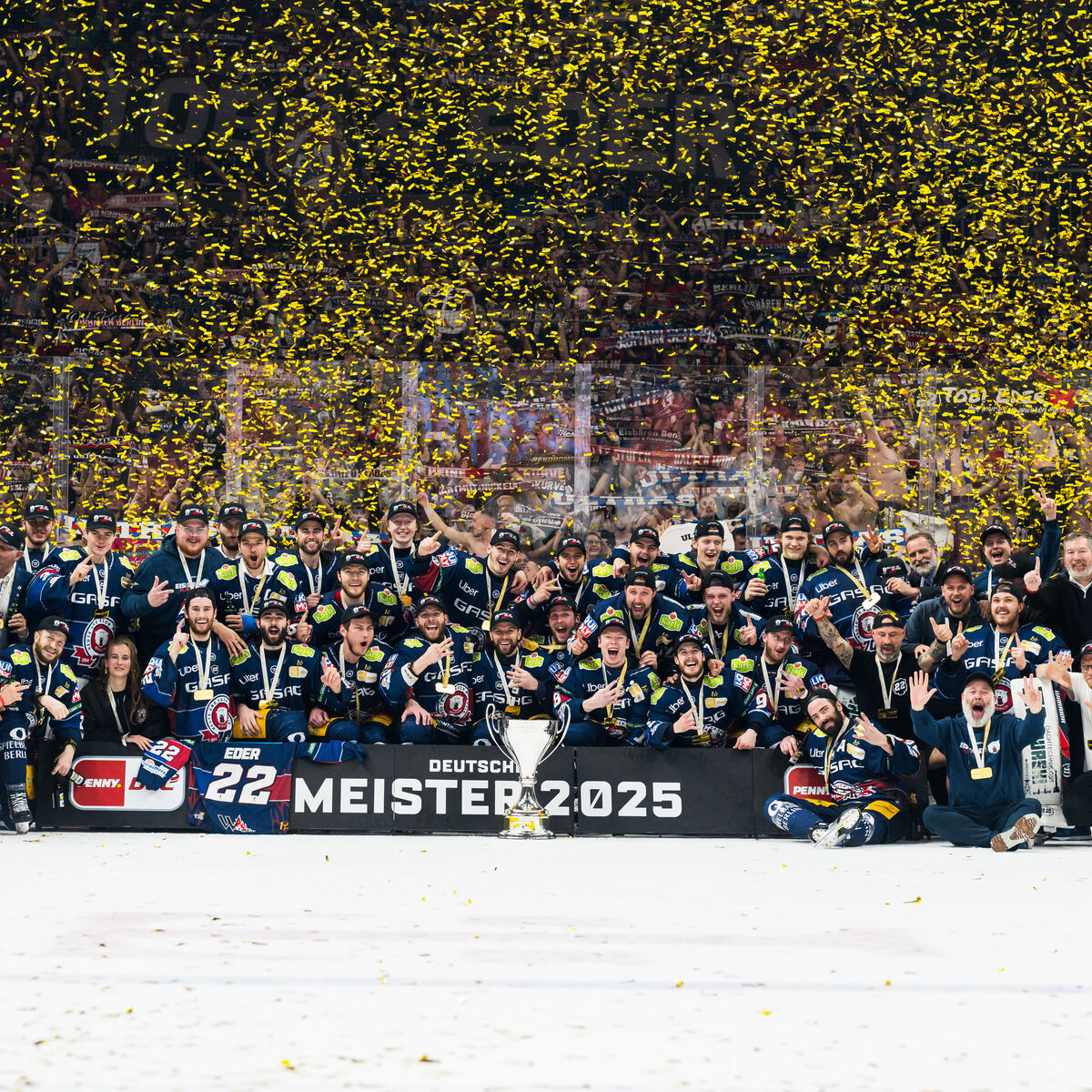 Eisbaren player celebrating on the ice 